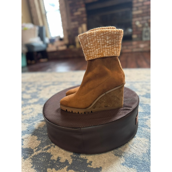 DONALD PLINERBrown Wedge Boots with Knit Cuff Size 7